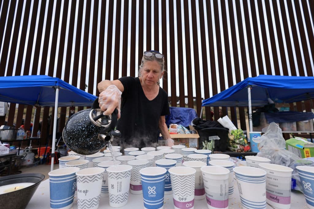 En las mañanas, se les prepara hasta avena, para que reciban algo saludable y caliente en sus estómagos.