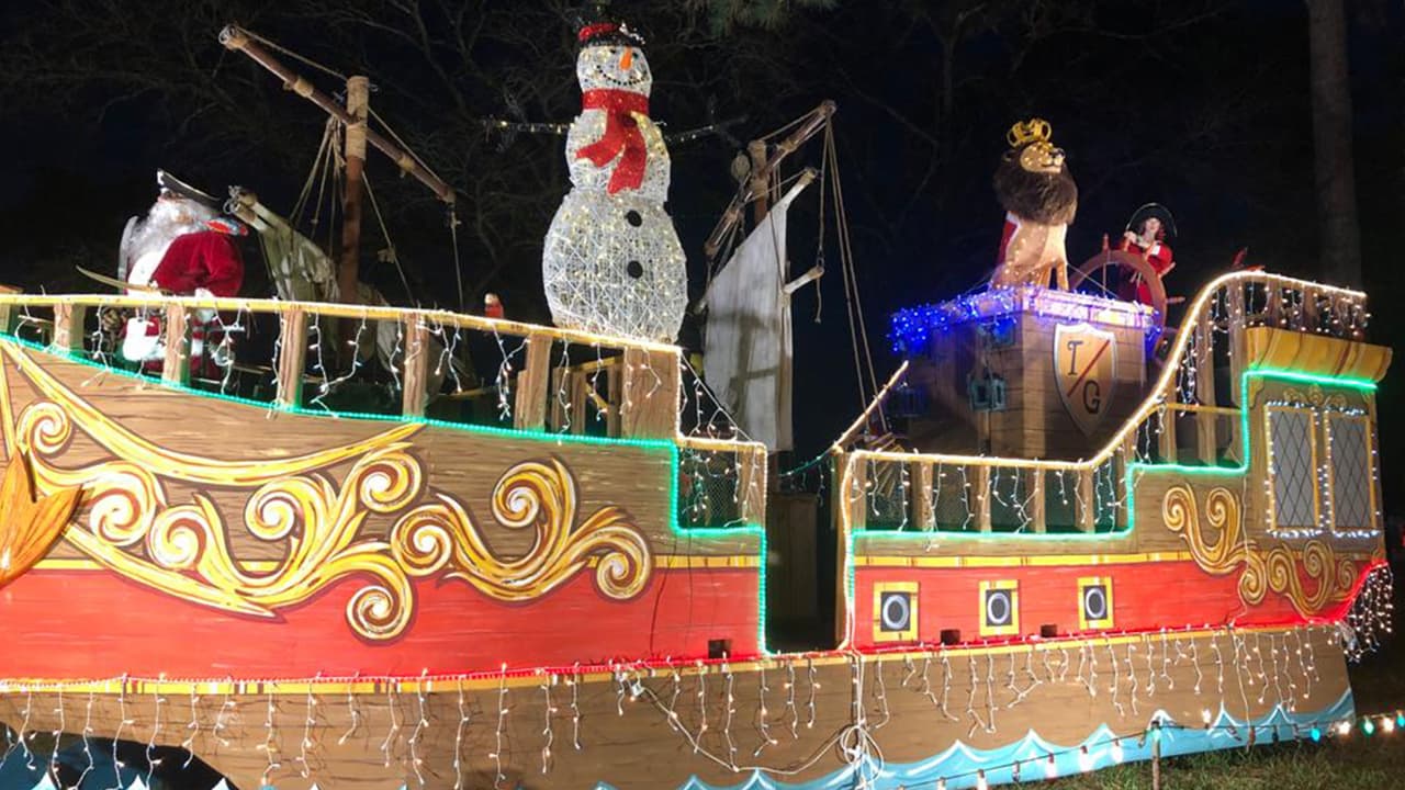 “Me emocionó mucho ver las luces, me recordó cuando era pequeña e iba con mi familia a un lago decorado en el medio oeste”” señaló Samantha una de las asistentes.