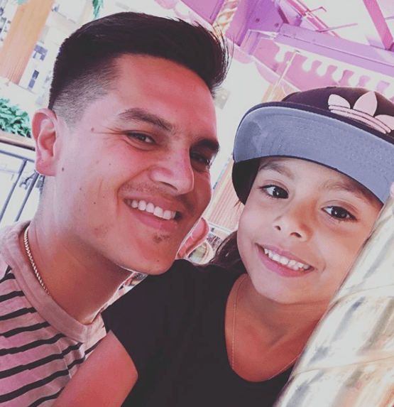 En 2012, el cantante se convirtió en padre por primera vez tras la llegada de Elizabeth Caro.