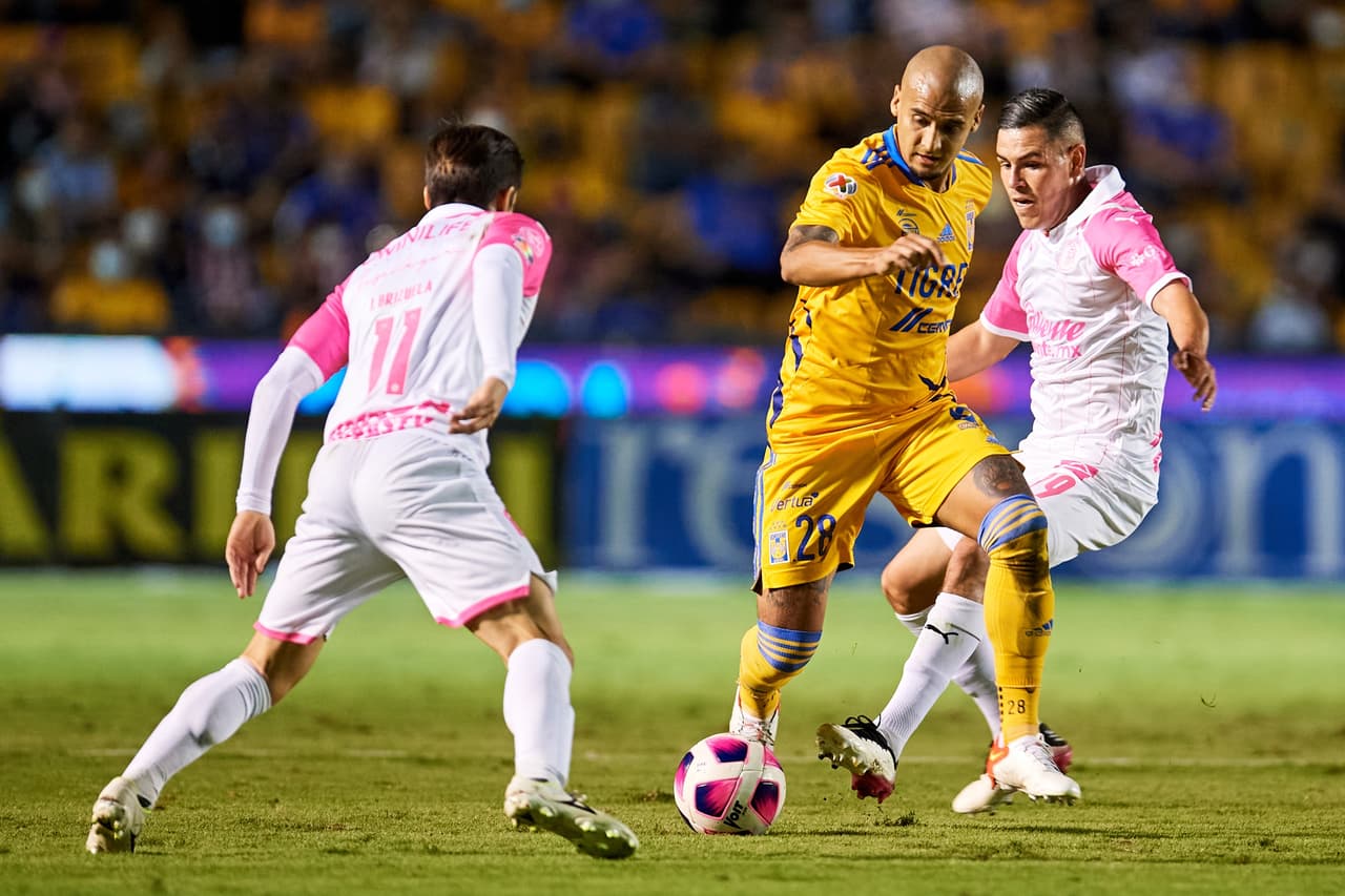 Con doblete de André-Pierre Gignac, Tigres venció a Chivas en el ‘Volcán’ y se metió de lleno en los puestos por calificar directo a Cuartos de Final, mientras que el Rebaño Sagrado está al borde del rotundo fracaso.