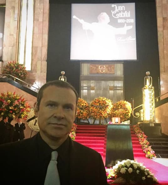 Alan Tacher: "Adiós querido Juan Gabriel#homenaje #juangabriel #amoreterno#inolvidable". (Septiembre 6, 2016)