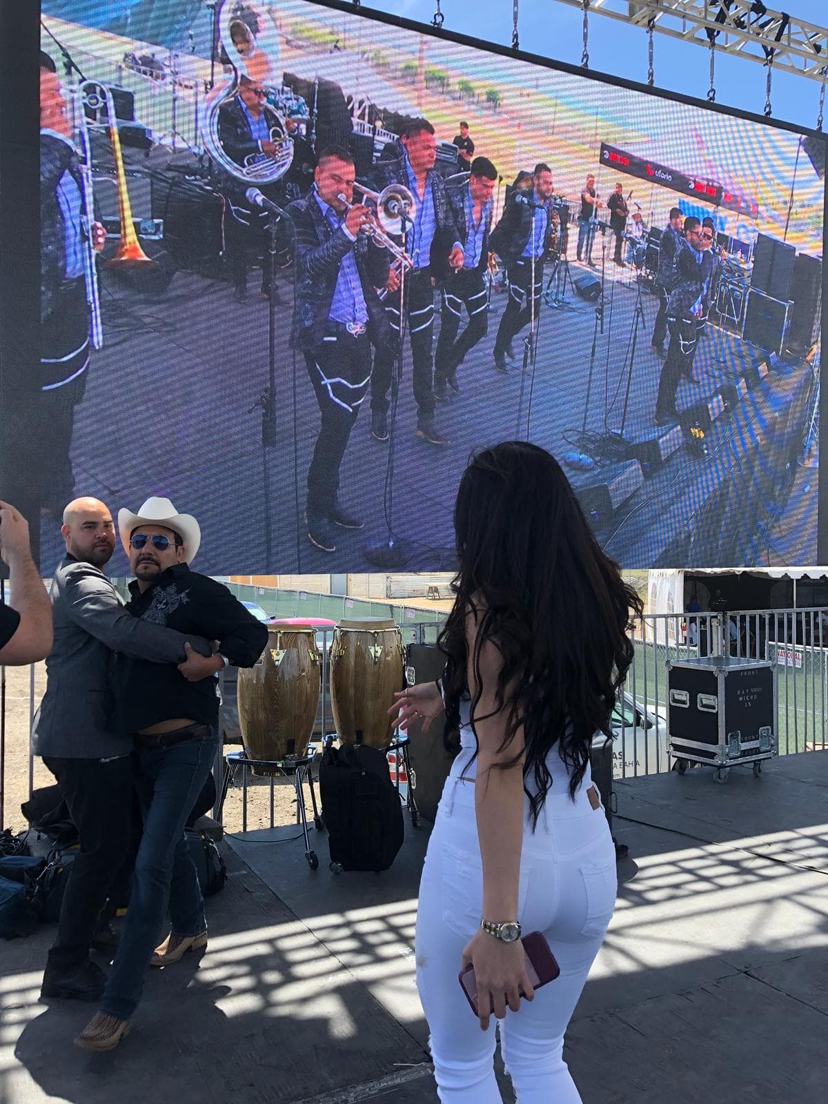 Pero también El Pelón quería bailar con él; al final, todo se trata de disfrutar y gozar.