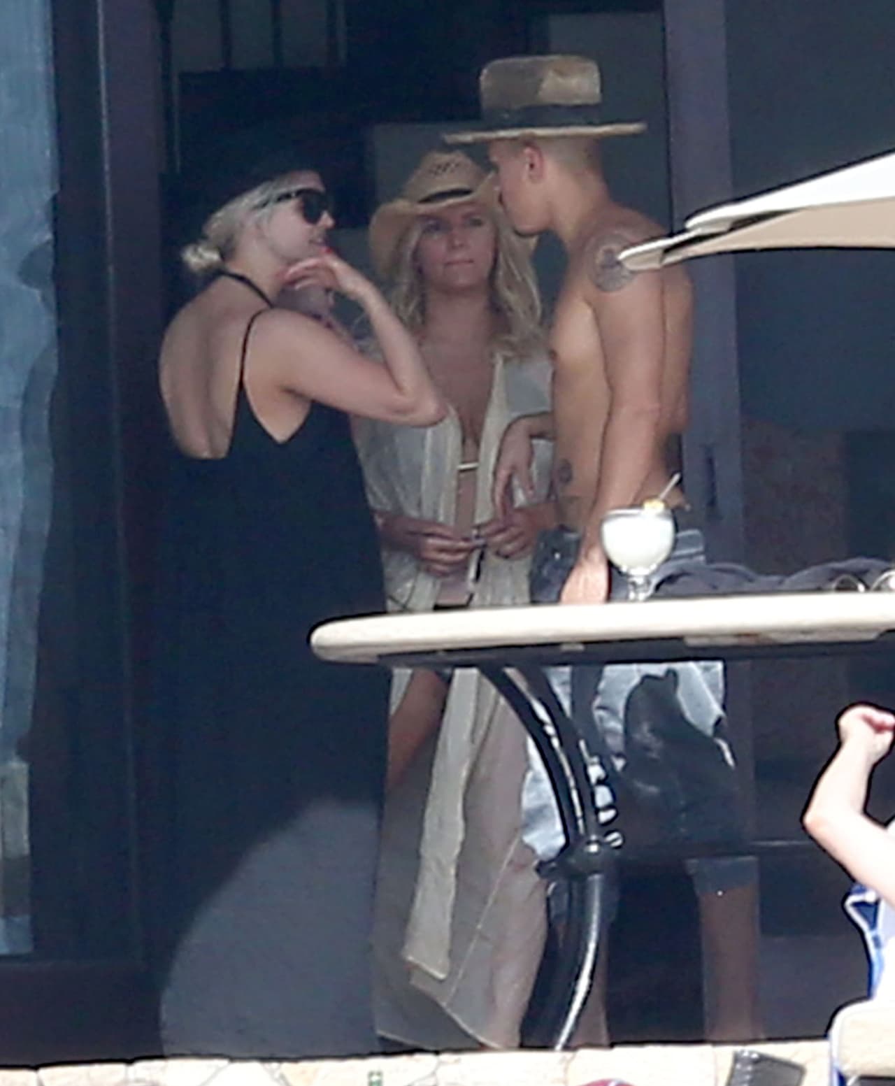 De tejana y bikini luces radiante.