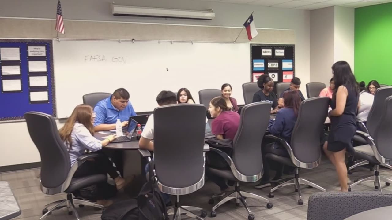 ¿Cómo solicitar ayuda financiera para la universidad?