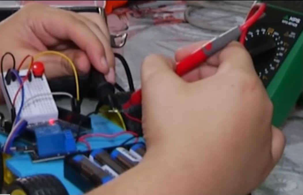 Sin embargo, esta estudiante de mecatrónica en Ciudad Victoria, Tamaulipas, ve su participación en este valioso programa -ganada por su intelecto- pender de un hilo
<b>debido a los 4,000 dólares que se necesitan</b> para llegar hasta la sede de este curso en Alabama, Estados Unidos.