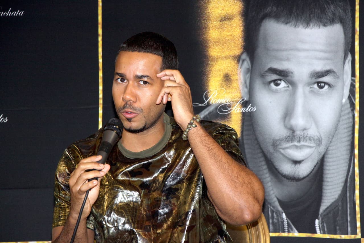 Romeo Santos lanza un reto a quienes creen que él es gay