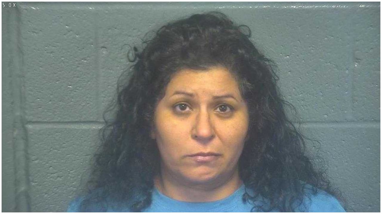 Arrestan a la madre del autor de la masacre de Uvalde por amenazas de muerte a un hombre