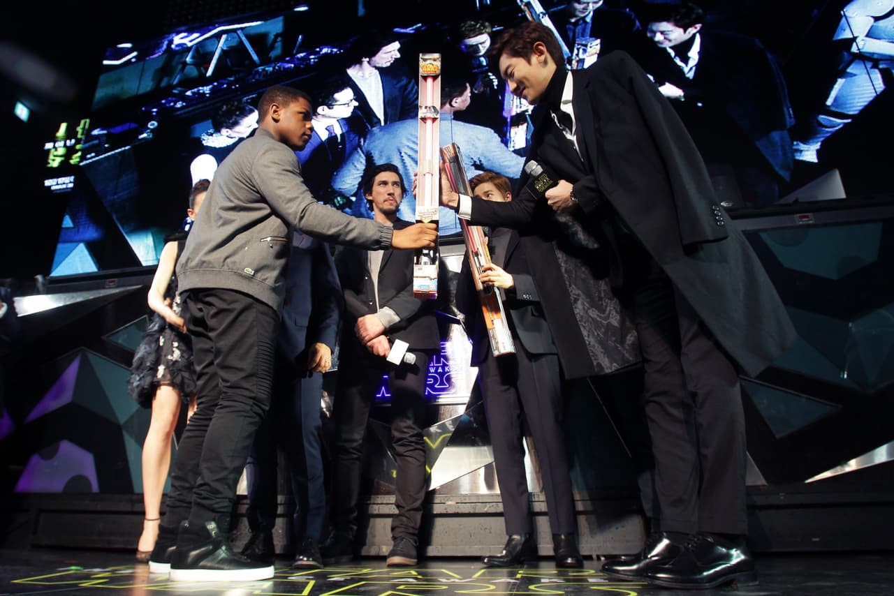 Adam Driver, el director JJ Abrams, John Boyega y Daisy Ridley