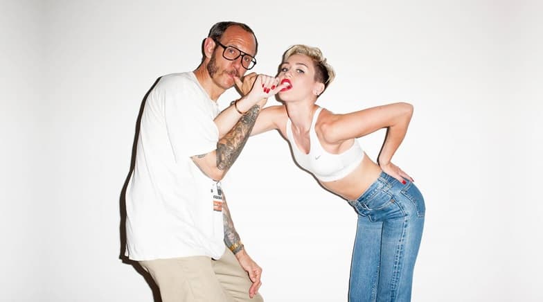 Fue con ayuda del polémico fotógrafo Terry Richardson que dejó volar su imaginación.