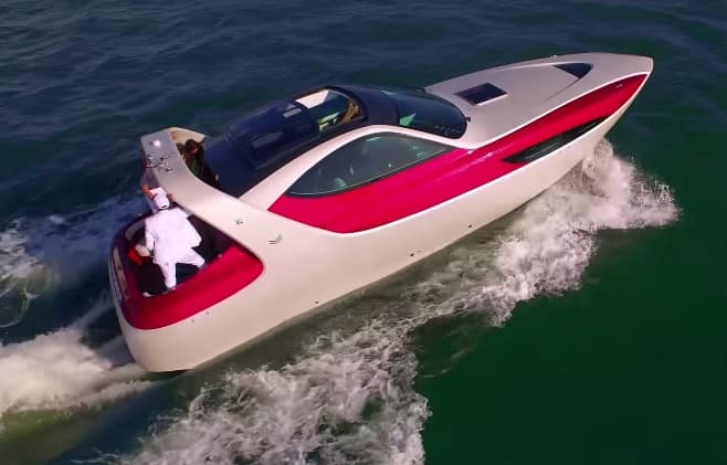 Después de la locación en la casa, grabaron a bordo de un bote.