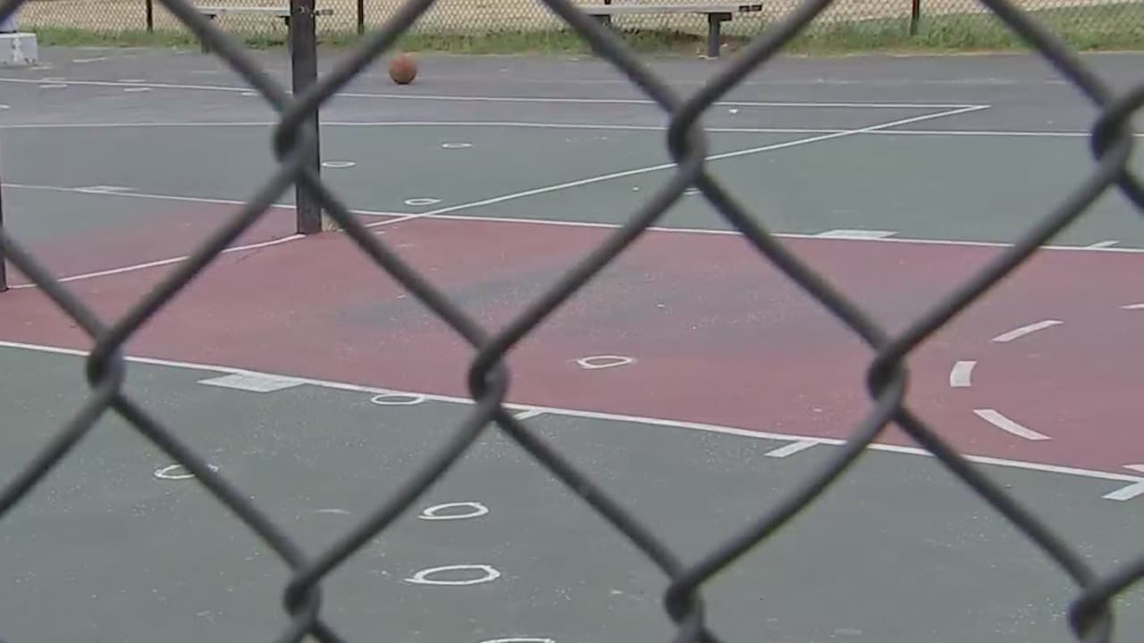 55 casquillos de bala fueron recuperados en la escena en el parque Roberto Clemente; dos personas asesinadas y tres heridas 