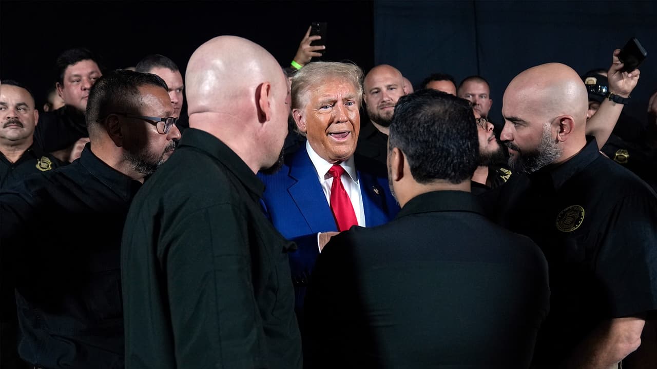 Detienen a un hombre fuertemente armado cerca de mitin de Donald Trump en California