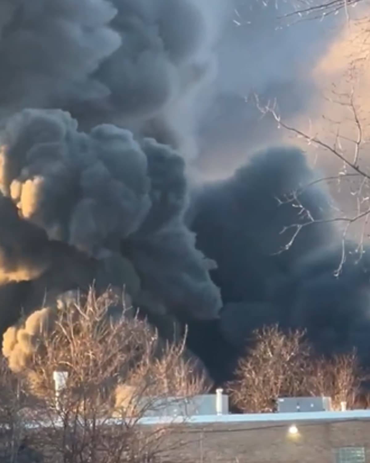 Autoridades confirmaron que las llamas no están relacionadas con el aeropuerto O'Hare.