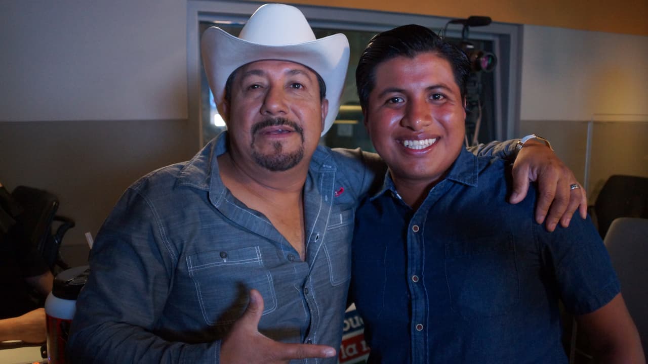 Así fue la visita de
<a href="http://www.univision.com/los-angeles/kmex/noticias/sucesos/si-no-moves-el-carro-te-lo-muevo-yo-la-amenaza-que-cumplio-el-peaton-que-tumbo-el-carrito-de-un-vendedor-de-elotes">Benjamín Ramírez</a>, #ElElotero más famoso del mundo en
<a href="https://www.facebook.com/buenomalafeo/?fref=ts"> 'El Bueno, La Mala y El Feo'.</a>