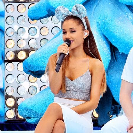 Ariana volvió a las redes sorpresivamente el jueves 26 de julio, con un par de publicaciones que dejaron a sus fans sumidos en el misterio.