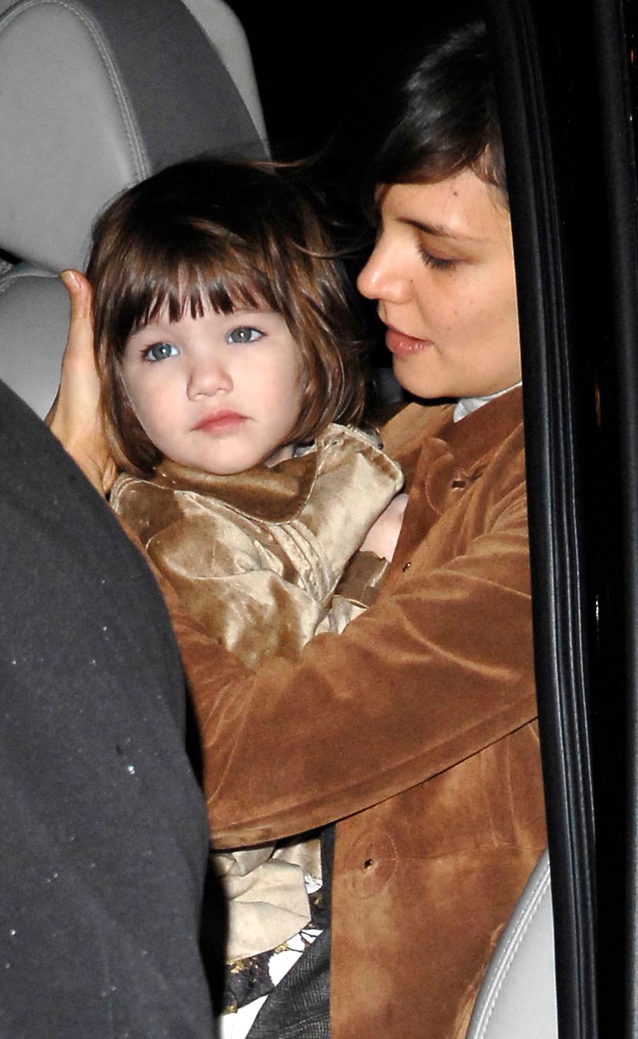 Al principio, parecía que a la pequeña Suri Cruise no le gustaban las cámaras.