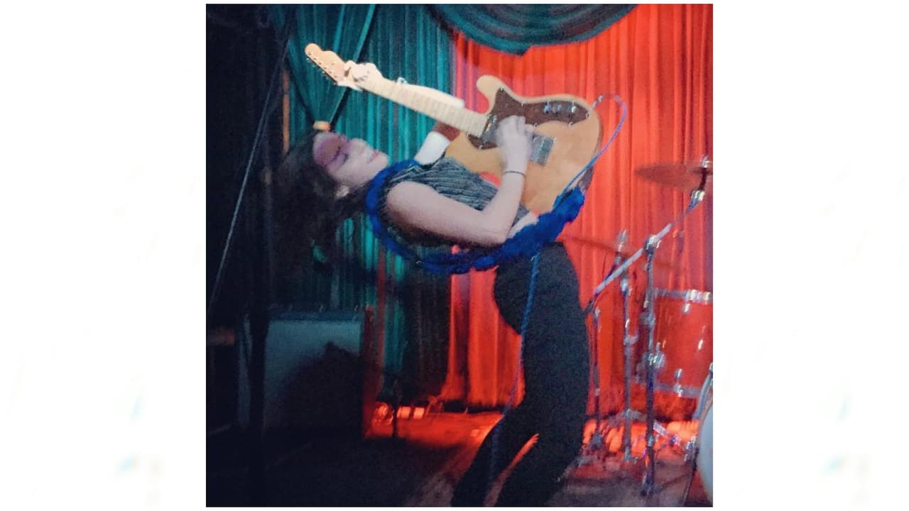 Por un tiempo, Allison logró combinar su carrera en los sets con su pasión por la guitarra y el bajo. Desde el 2015 y hasta el 2018, fue la guitarrista titular de la banda Enough People, donde también tocaba Jerry Trainor, mejor conocido por los fans de 'iCarly' como Spencer.