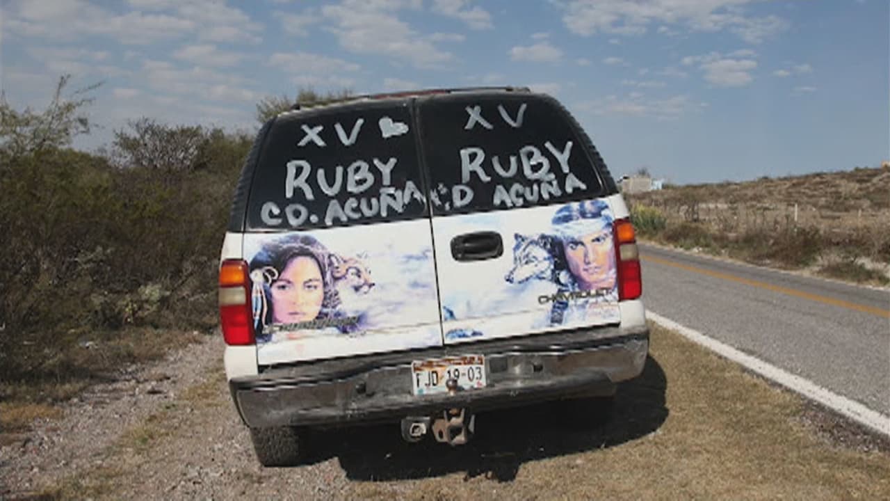 Los invitados a la fiesta de XV de Rubí llegaron en todo tipo de vehículos: transporte público, vehículos particulares y hasta casas rodantes.