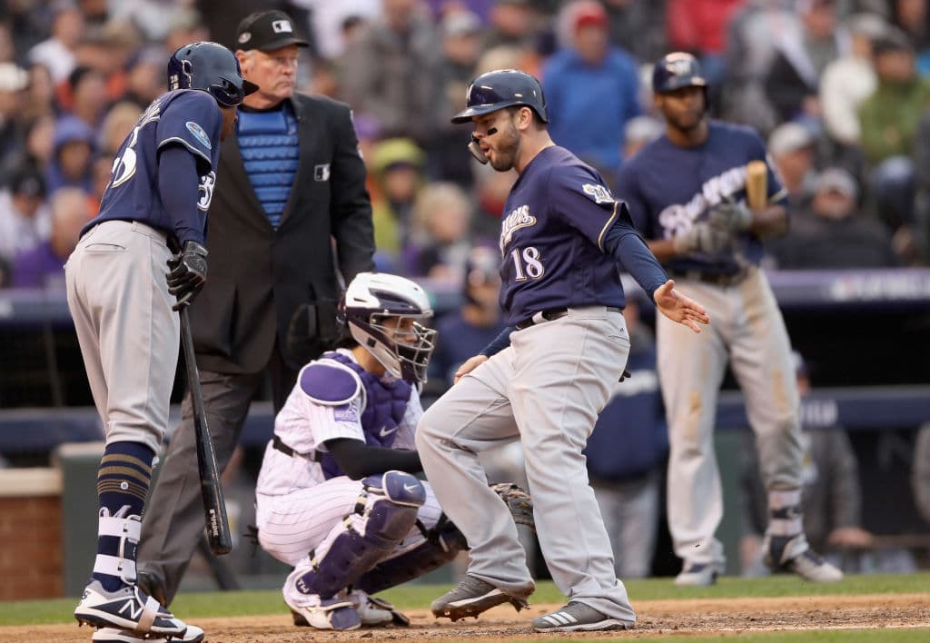 Para el sexto capítulo, Mike Moustakas anotó debido al bulk que cometió el relevista Scott Oberg, desde tercera, y los Brewers ampliaron su ventaja a 3-0.