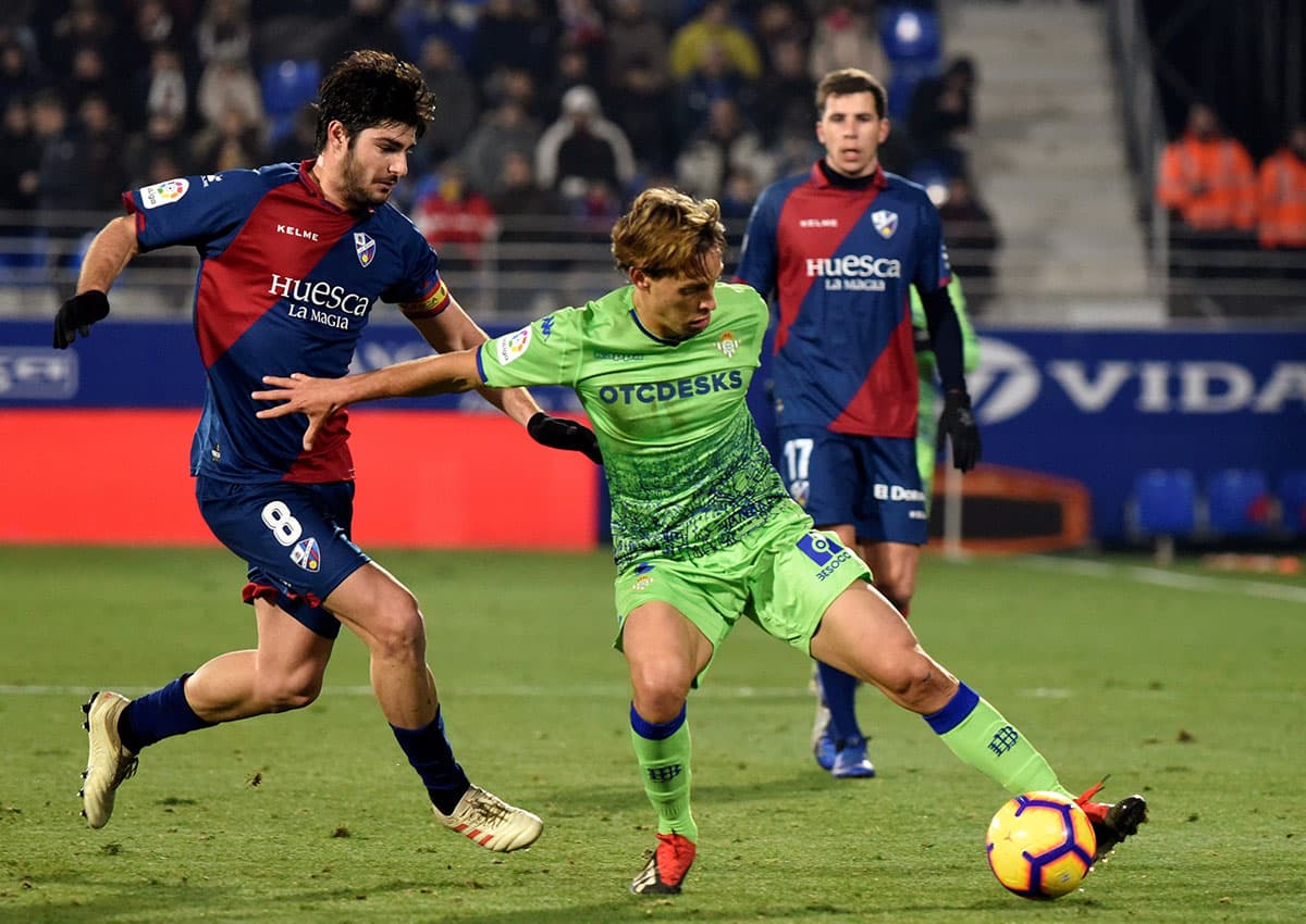 El Betis tuvo la pelota pero en gran parte del partido no supo qué hacer con ella, mientras el Huesca intentaba atacar.