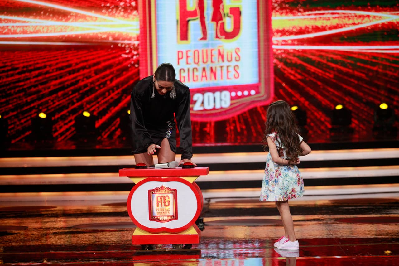 Pero Giovani no podía esperar más y salió disparado al baño.