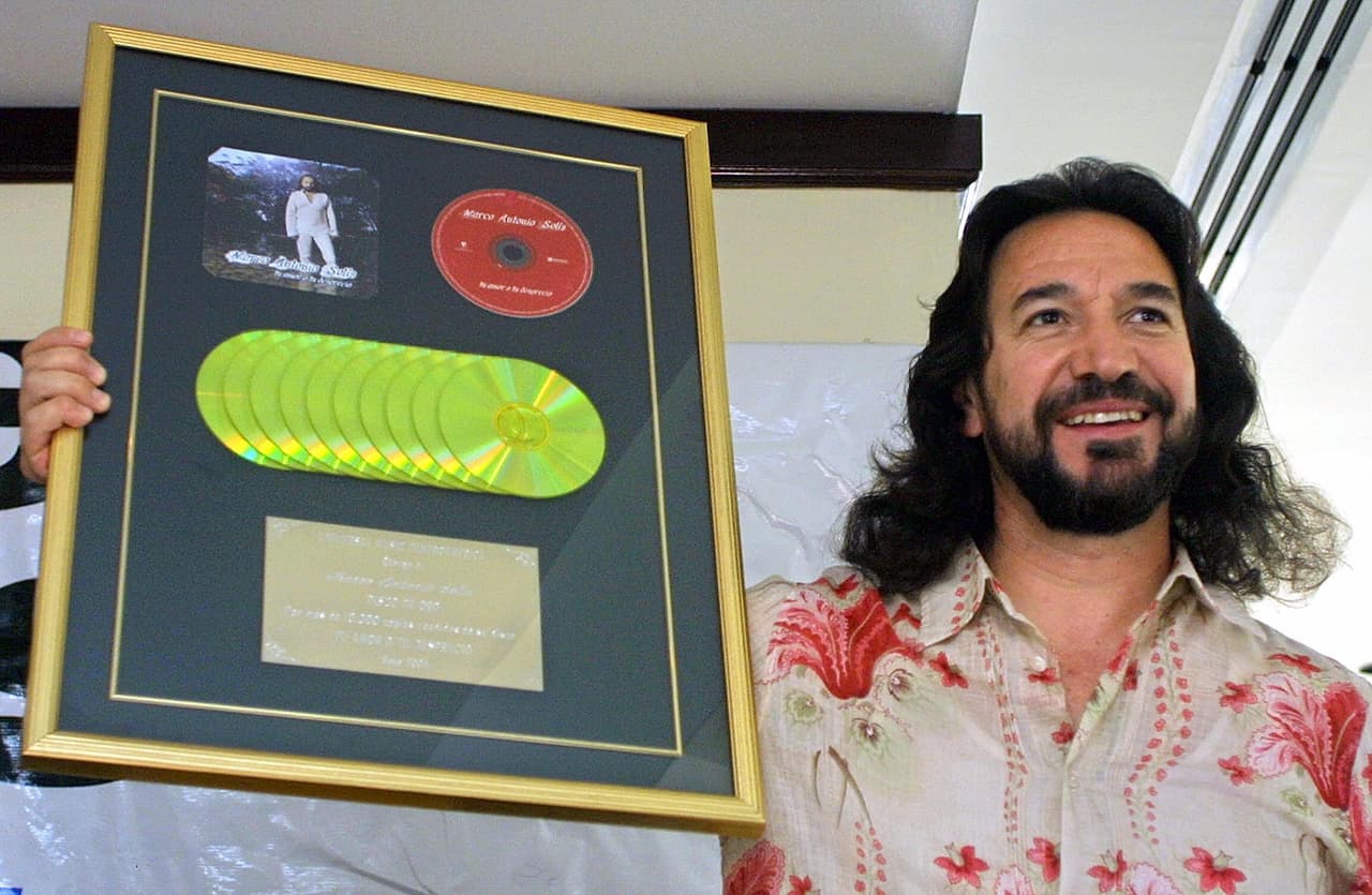 Miles de discos de Los Bukis suenan a cárcel