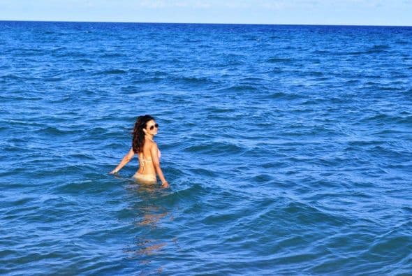 Las chicas de Nuestra Belleza Latina se escaparon a la playa y deleitaron a los caballeros con sus espectaculares curvas latinas.