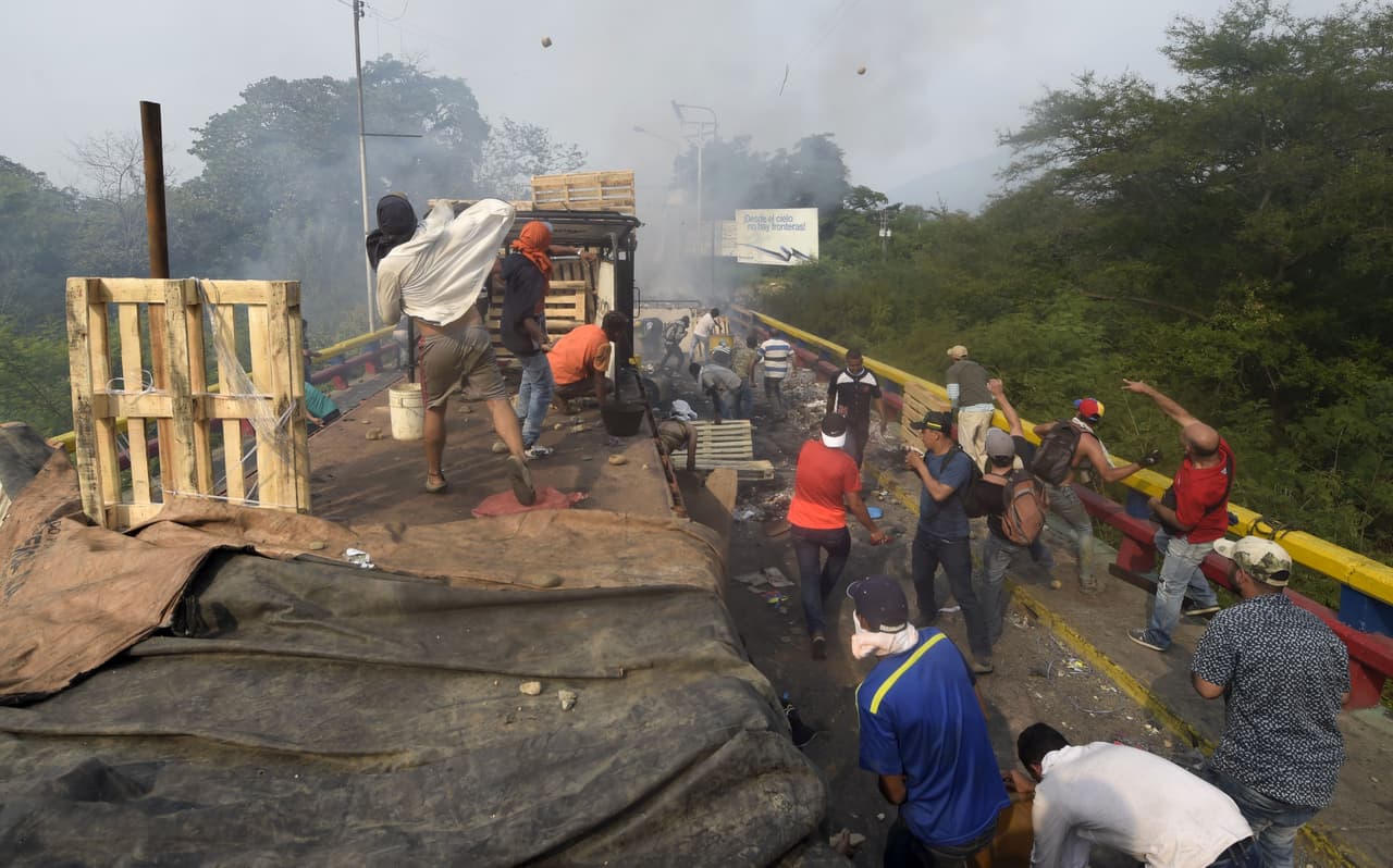 Al menos 35 militares venezolanos han desertado el día de hoy para apoyar la autoridad del presidente interino Juan Guaidó.
