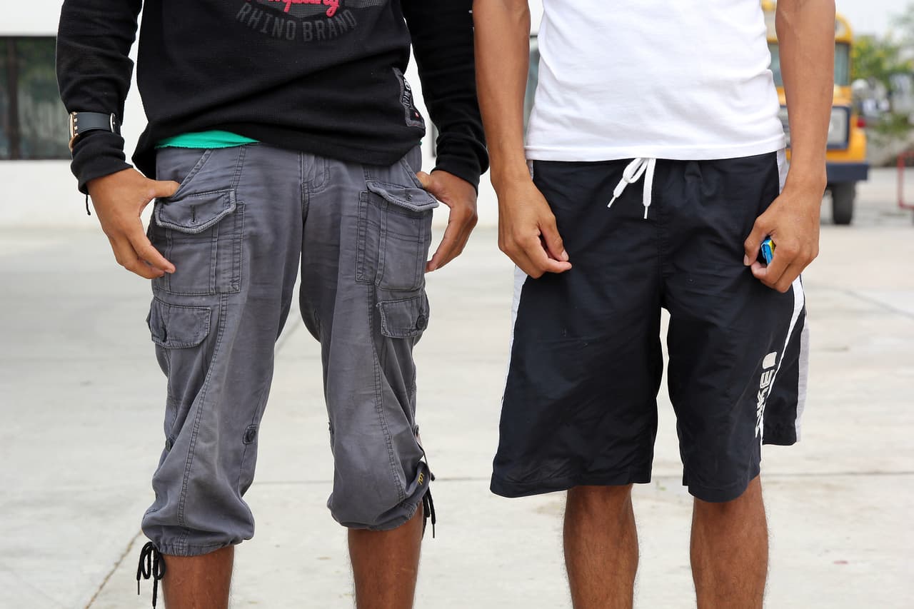 Dos hermanos, de 18 y 21 años, en Reynosa. Los seis miembros de la familia tardaron unos seis meses en cruzar México.