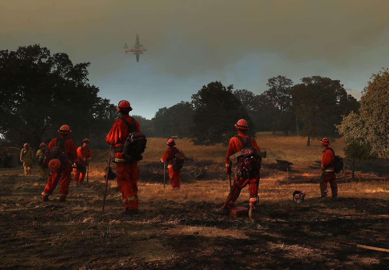 Hasta el momento los incendios han dejado
<b><a href="https://www.univision.com/los-angeles/kmex/noticias/incendios/los-incendios-son-explosivos-ahora-mismo-al-menos-8-muertos-y-miles-de-evacuados-en-california">ocho muertos en total.</a></b>