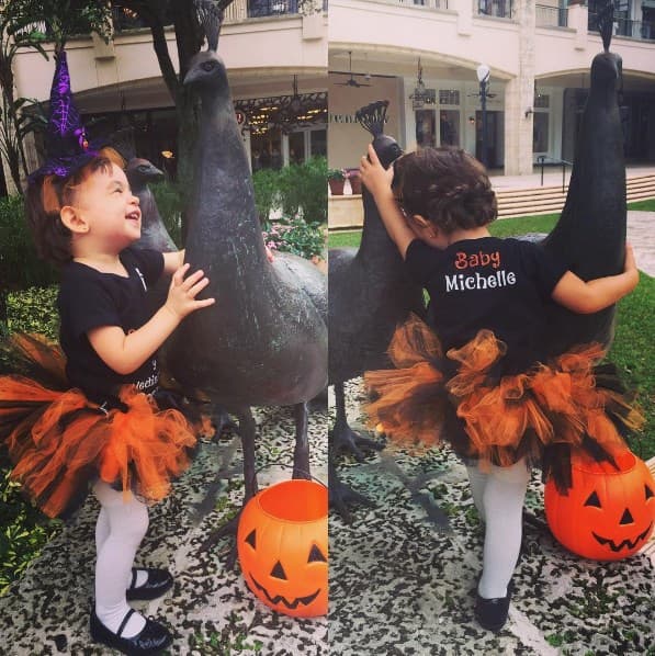 Baby Michelle, la hija de alan Tacher se divirtió mucho con su disfraz de pequeña brujita.