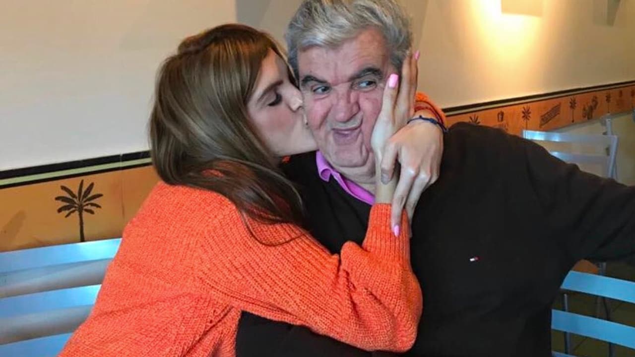 <b>Nathaly Alcalá: </b>Presentadora de Noticias 45 Primera Hora
<br>"La vida no vino con un manual de instrucciones, pero me vino con el mejor papá. El hombre más inteligente, bueno, sabio, bondadoso, trabajador incansable y correcto que conozco. Gracias a mi padre, quien día a día me enseña que la excelencia se alcanza con esfuerzo, humildad, constancia y perseverancia".