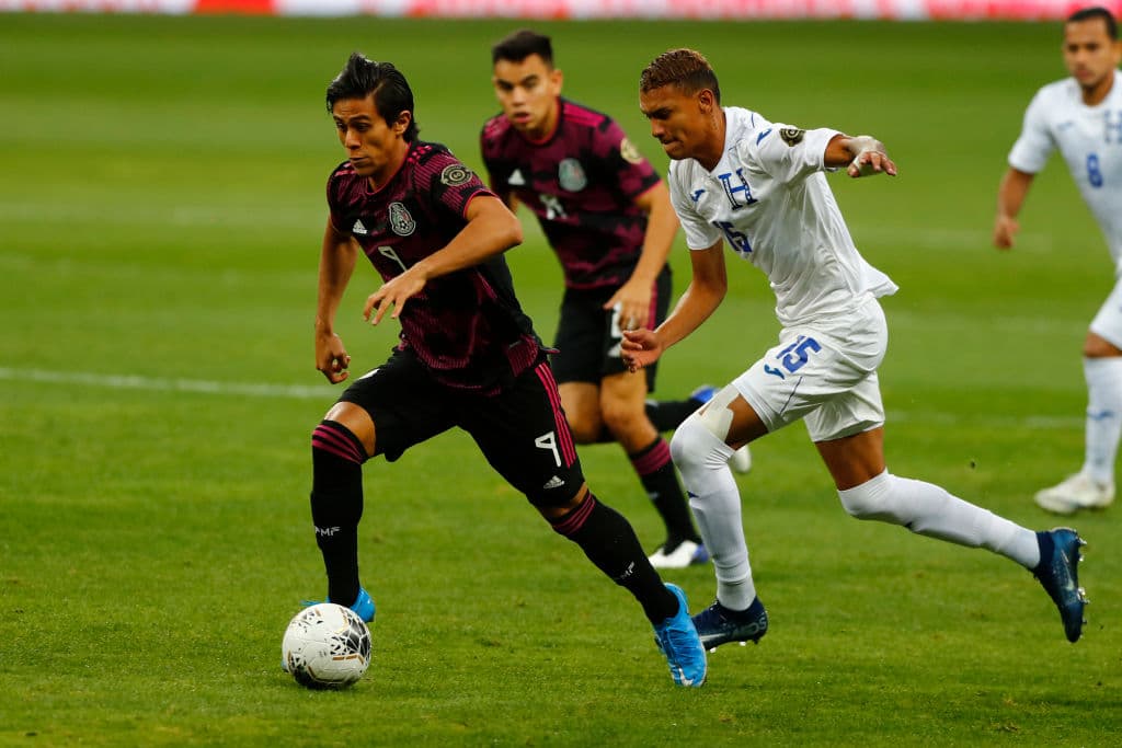 México tiene que venir de atrás para empatar el partido, mandar el juego al alargue y terminar ganado el título en la tanda de penaltis. José Juan Macías fue el encargado de empatar el partido al minuto 80.