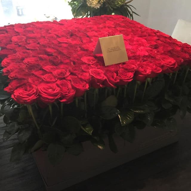 Recibió varios regalos, como estas lindas flores.