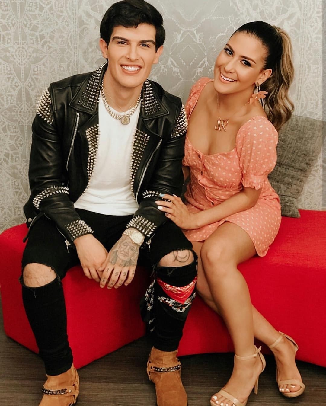 El cantante tuvo un espacio en Facebook Live donde platicó con Jessy Rodríguez sobre sus proyectos futuros y su actual situación familiar.
<br>