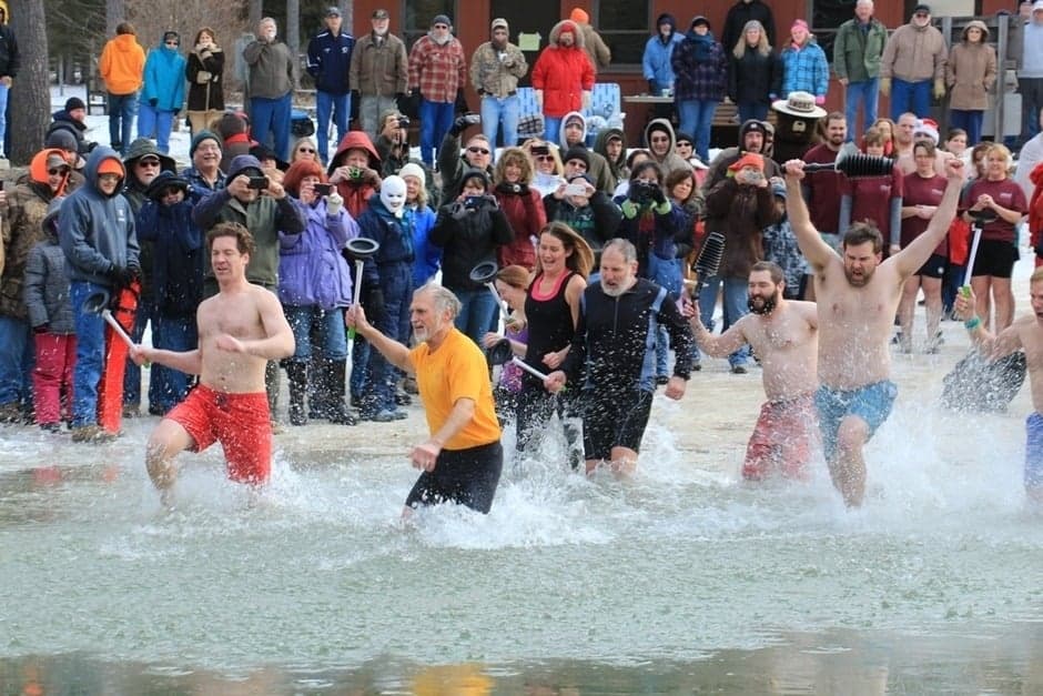 A mediados de enero se lleva a cabo el festival anual que se enfoca en la recreación al aire libre y presenta la recaudación de fondos mediante una "zambullida" (literal) de Juniata Valley YMCA.
