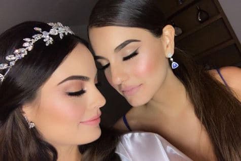 "[...] ¡Felicidades! Te amo, hermana. ¡Qué sean los más felices! Y cuenta regresiva para la boda religiosa. Sergio Ponce, los quiero [...]", comentó la protagonista de 'La tempestad' (2013).