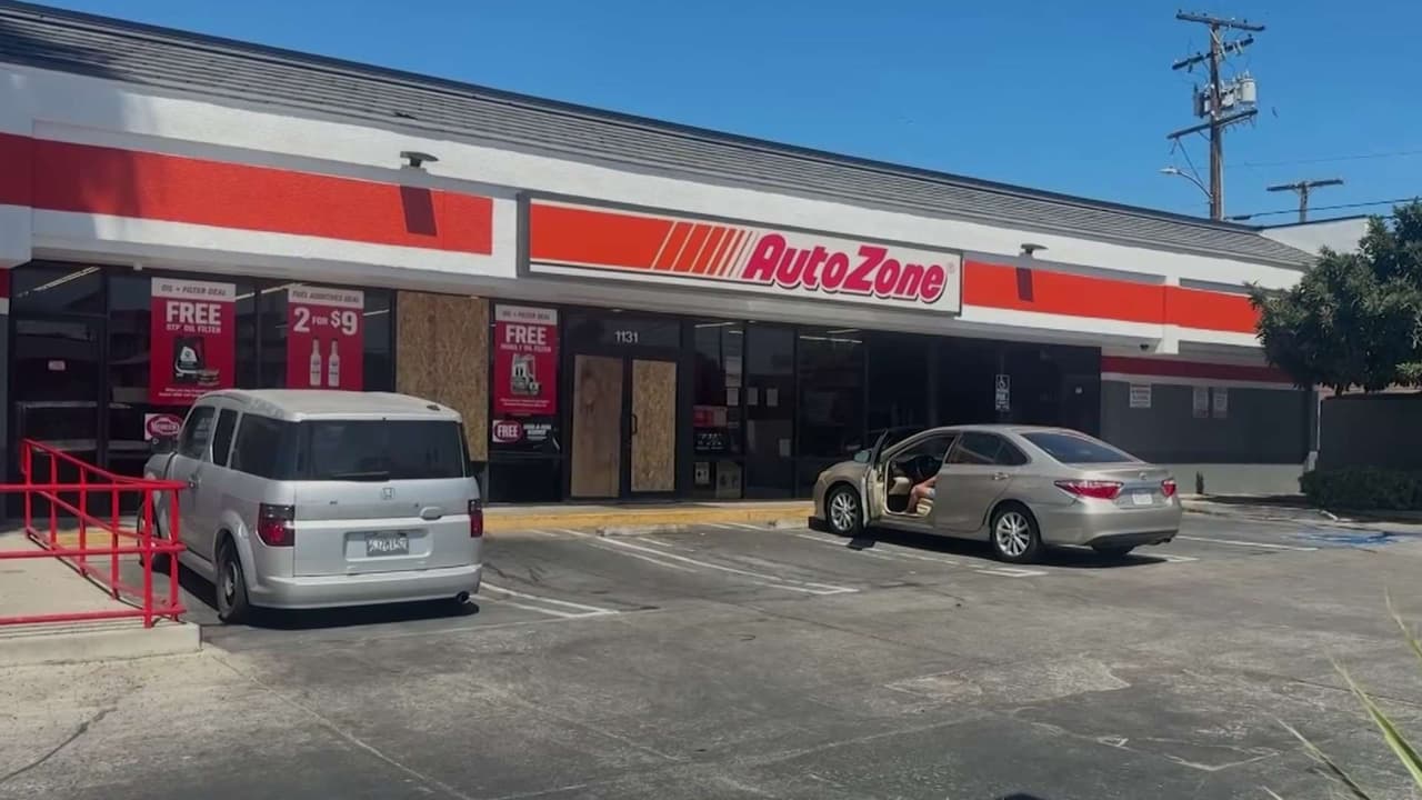 Buscan a 27 sospechosos por robos masivos en tienda de Los Ángeles