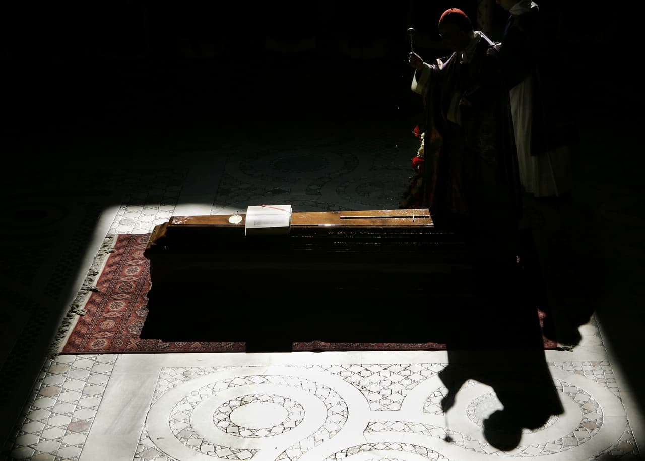 Su hijo se suicidó y en el funeral el cura lo criticó por quitarse la vida, ahora la madre demanda a la iglesia