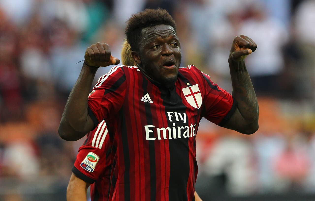 Las facciones del ghanés Sulley Muntari son algo desproporcionadas: la frente tan grande hace que su rostro se vea extraño.