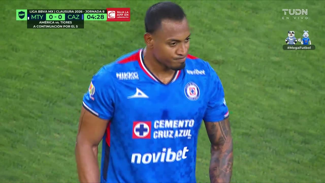 Imperdible ¡Willer Ditta salva a Cruz Azul en 2 ocasiones!
