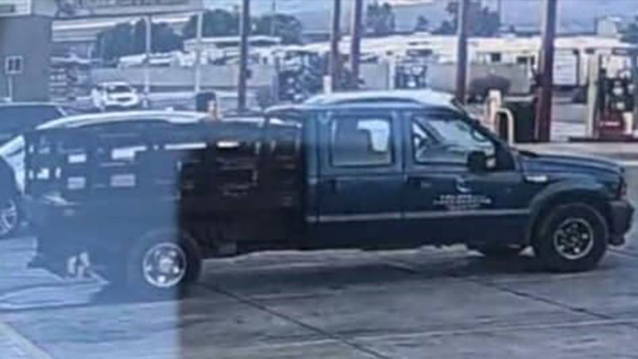 El
<b>vehículo habría sido robado el día anterior</b> en Mesquite, Nevada, a una empresa de jardinería local; fue localizado horas después del robo del cajero, abandonado en la cuadra 200 de Hillside Drive.