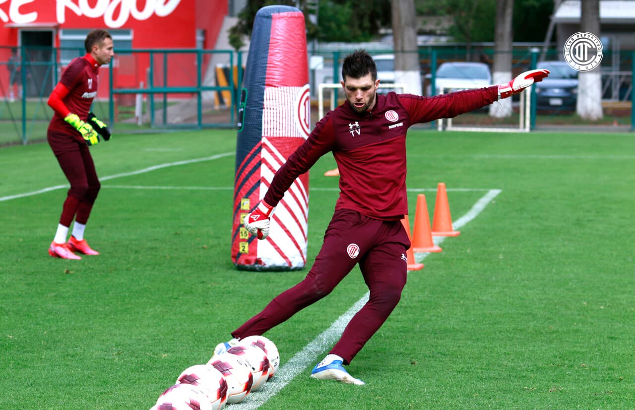 El portero brasileño Tiago Volpi volvió a la Liga MX después de dos años y medio en el Sao Paulo para firmar con Toluca.