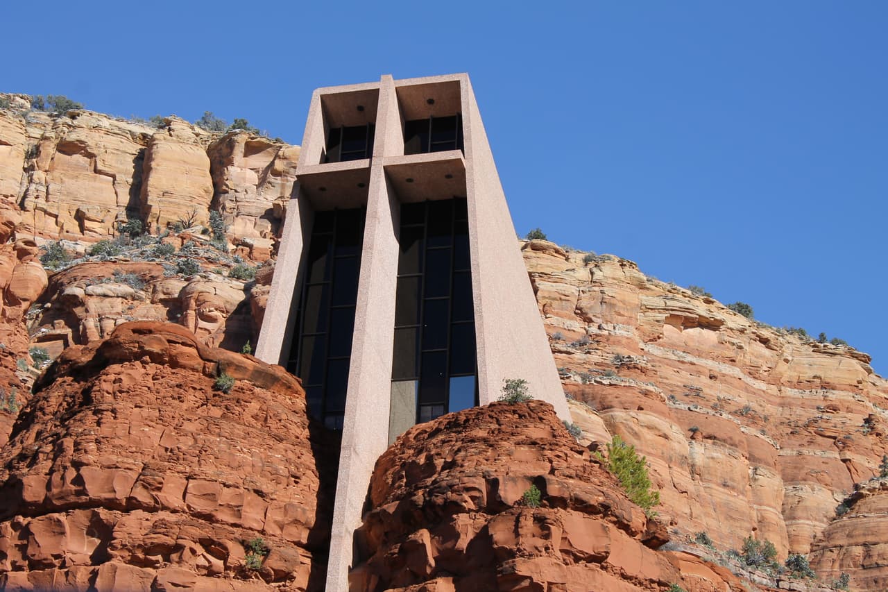 La capilla de la Santa Cruz, ubicada entre las montañas de Sedona.