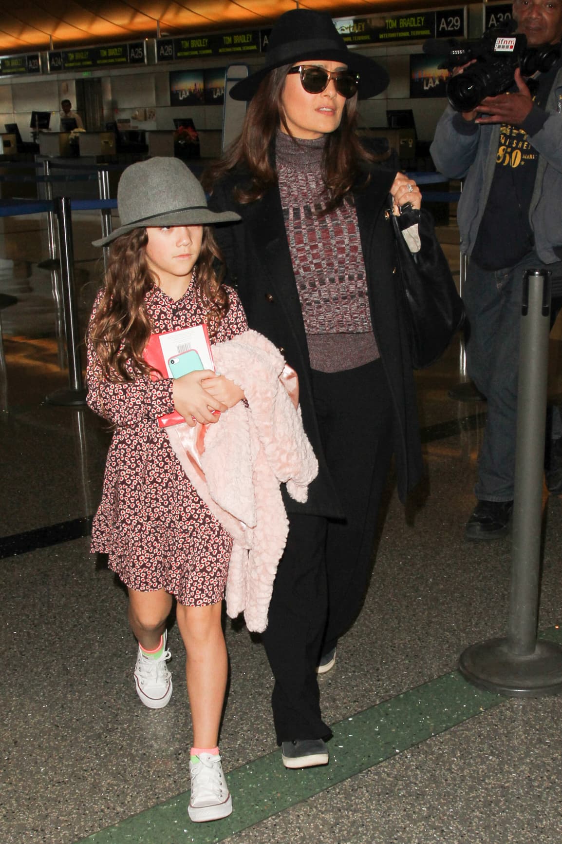 ¿Esta nena querrá dedicarse a la actuación?