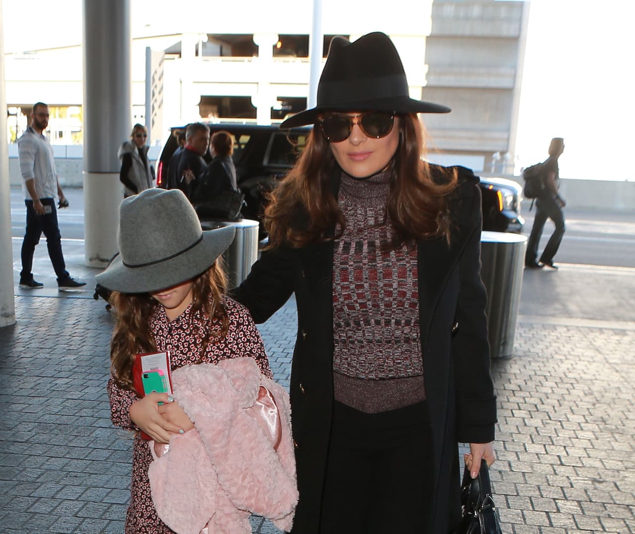 Y Valentina también optó por el mismo accesorio,