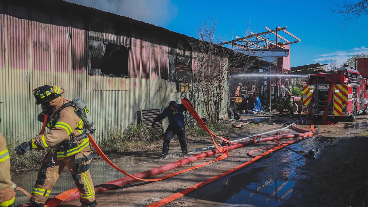Autoridades están investigando las causas del incendio.