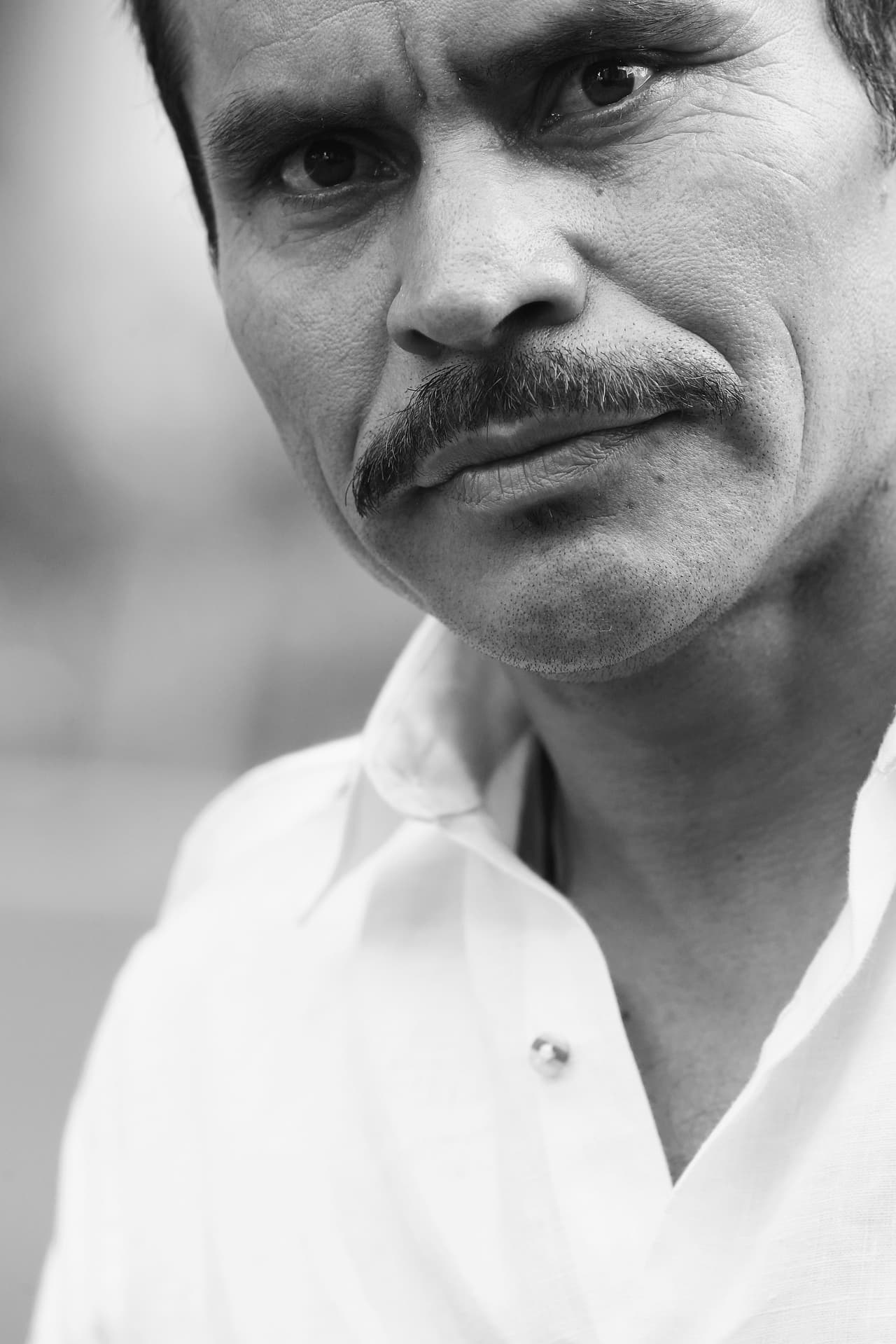 En el 2010 participó en 
<i>El infierno </i>y dos años después robó miradas con su actuación en 
<i>Miss Bala. </i>En esta último se convirtió en un narcotraficante, este personaje le dio fama internacional y lo llevó al Festival Internacional de Cannes.