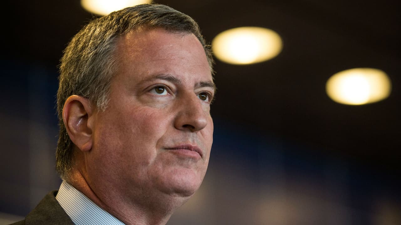 "Haremos lo posible por mantener a los agentes de Inmigración fuera de las escuelas": De Blasio