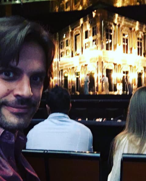 "L´Opéra Bastille, viendo Aida, la producción es impactante #music #passion #arte #francia" escribió el actor.